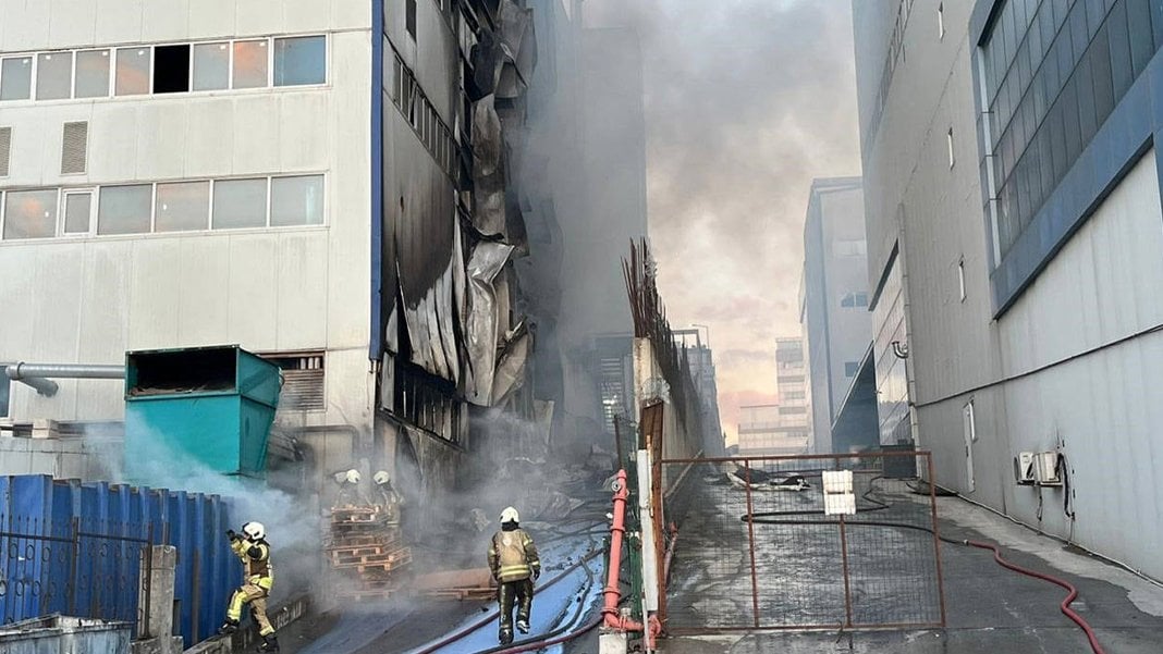 İstanbul da fabrika yangını!